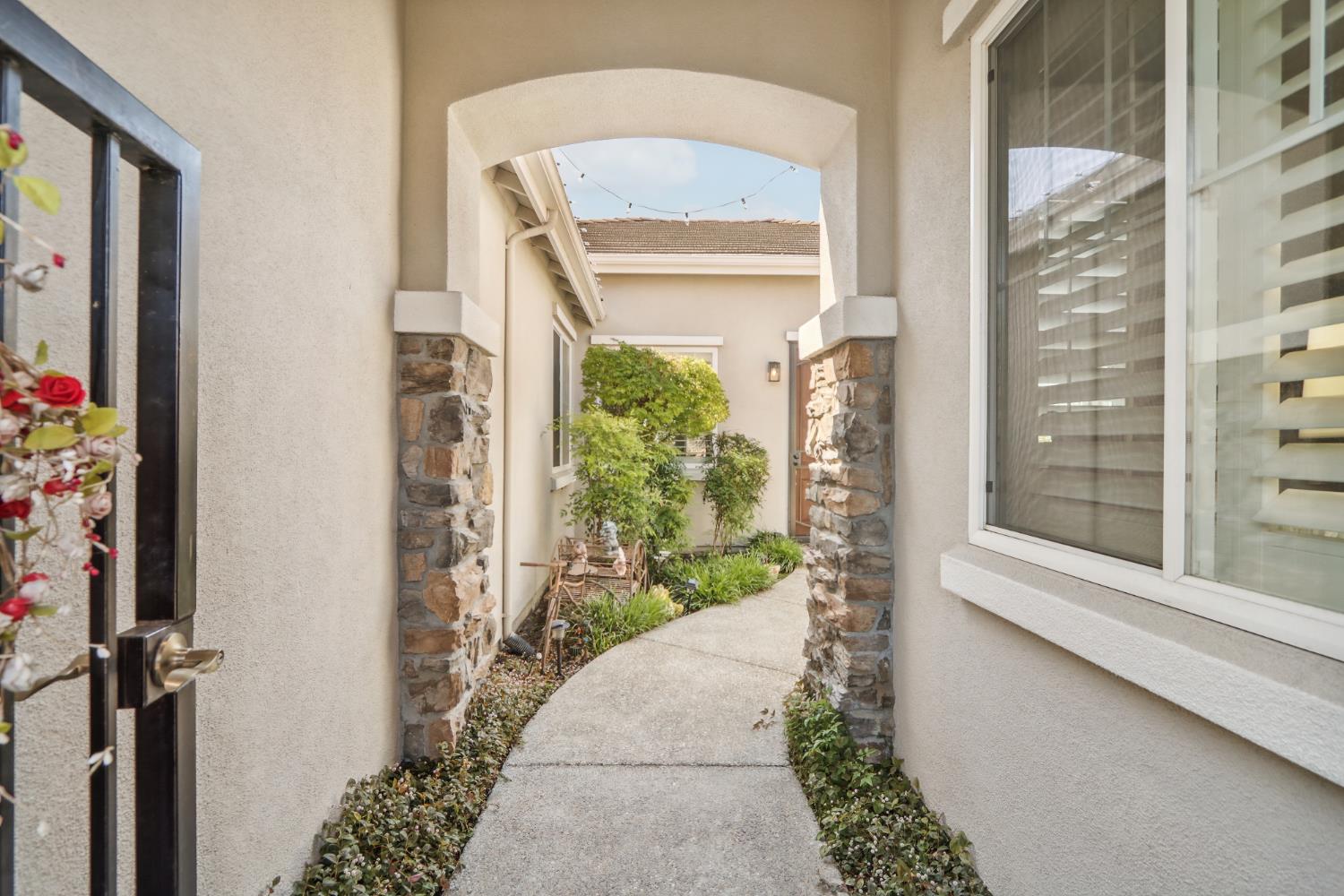 Detail Gallery Image 5 of 47 For 1214 Mill Way, Stockton,  CA 95209 - 4 Beds | 3 Baths