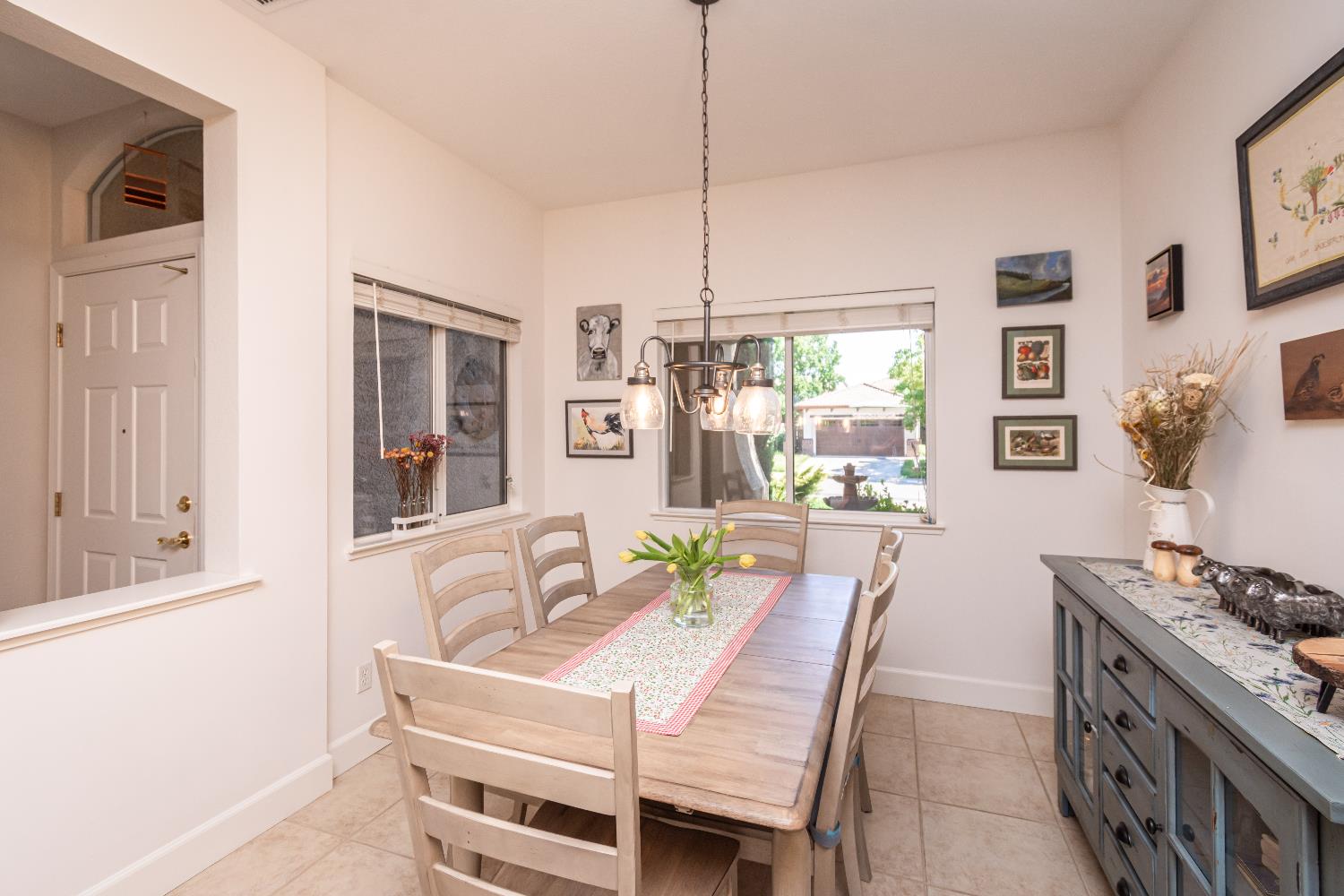 Detail Gallery Image 6 of 48 For 320 Leckenby Way, Folsom,  CA 95630 - 3 Beds | 2 Baths