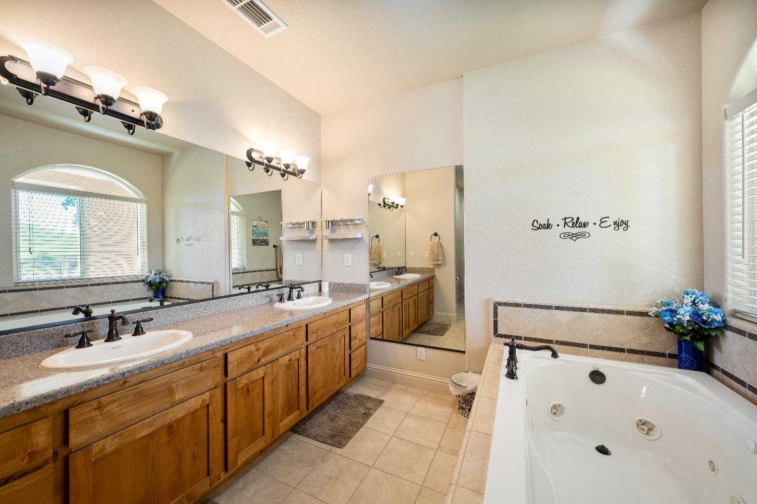 Detail Gallery Image 23 of 89 For 15605 Johnson Rd, Red Bluff,  CA 96080 - 4 Beds | 4 Baths