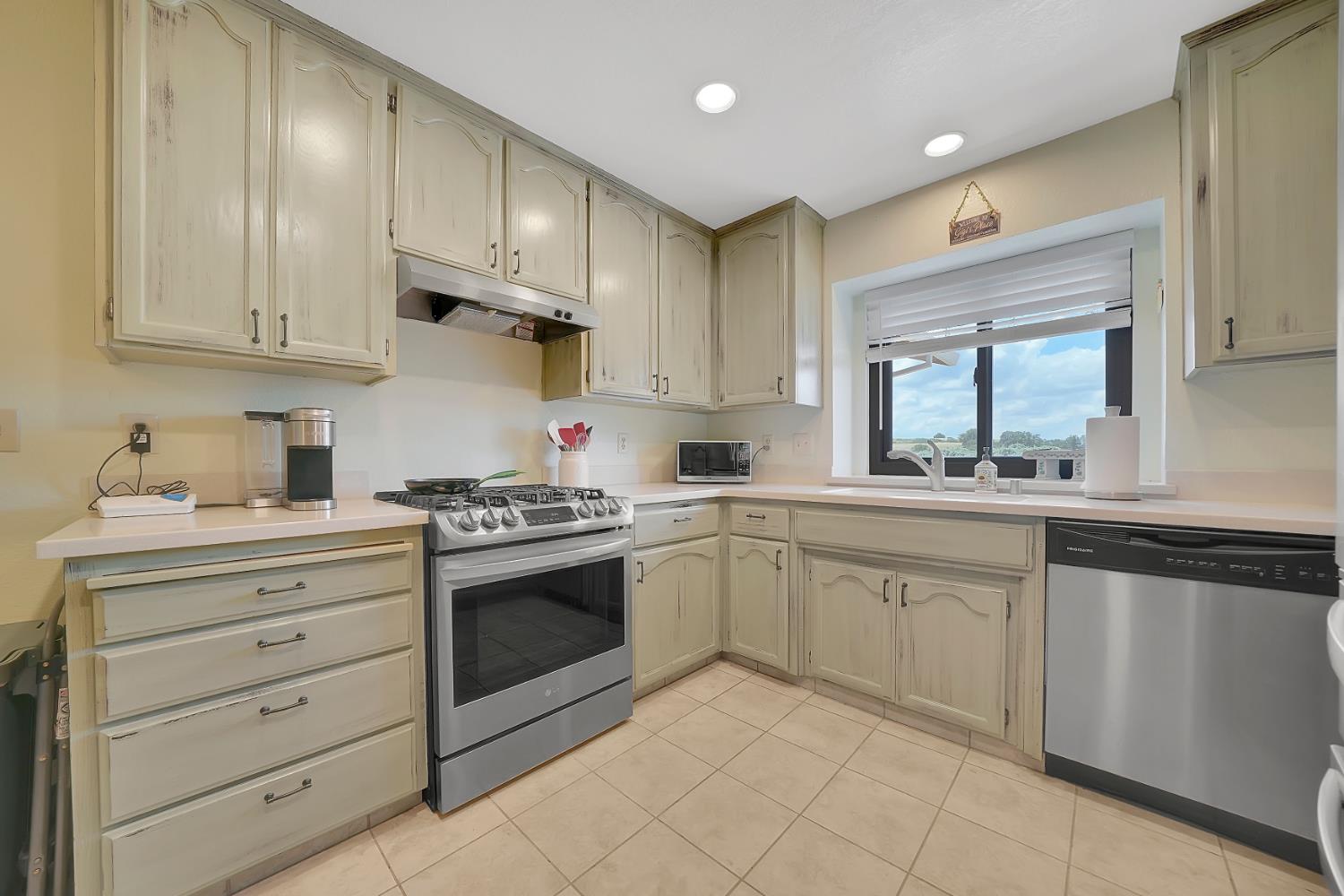 Detail Gallery Image 14 of 31 For 3685 Lakeview Dr, Ione,  CA 95640 - 3 Beds | 2 Baths