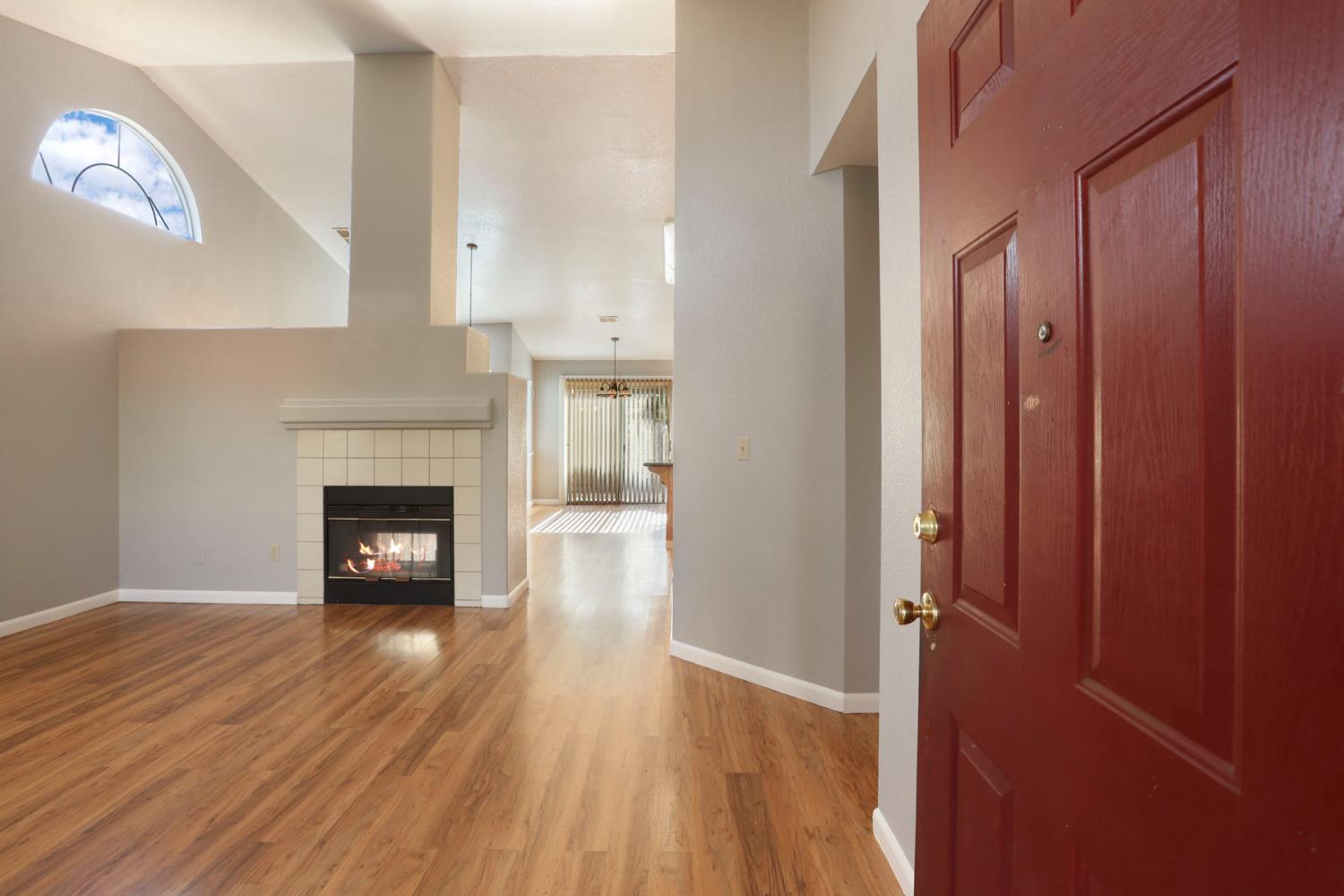 Detail Gallery Image 5 of 36 For 2405 S Fresno Ave, Stockton,  CA 95206 - 3 Beds | 2 Baths