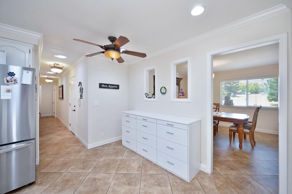 Detail Gallery Image 11 of 58 For 8725 Pathfinder Ct, Orangevale,  CA 95662 - 5 Beds | 3 Baths