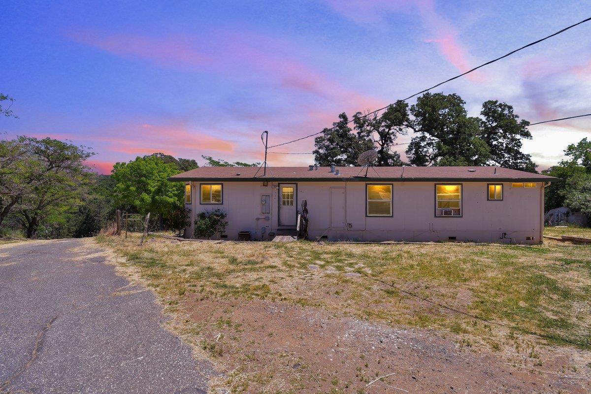 Detail Gallery Image 2 of 92 For 17657 Crest Rd, Grass Valley,  CA 95949 - 3 Beds | 2 Baths