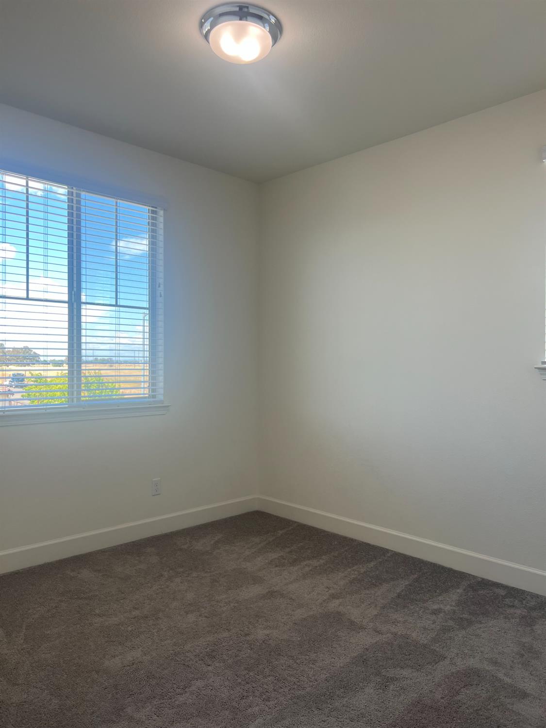Detail Gallery Image 16 of 18 For 9518 Cheverny Way, Sacramento,  CA 95829 - 4 Beds | 3 Baths