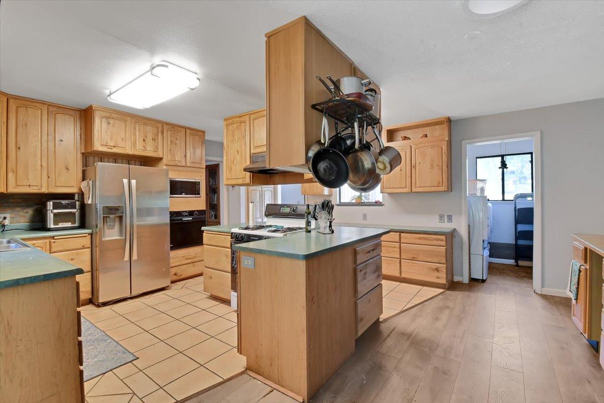 Detail Gallery Image 20 of 92 For 17657 Crest Rd, Grass Valley,  CA 95949 - 3 Beds | 2 Baths