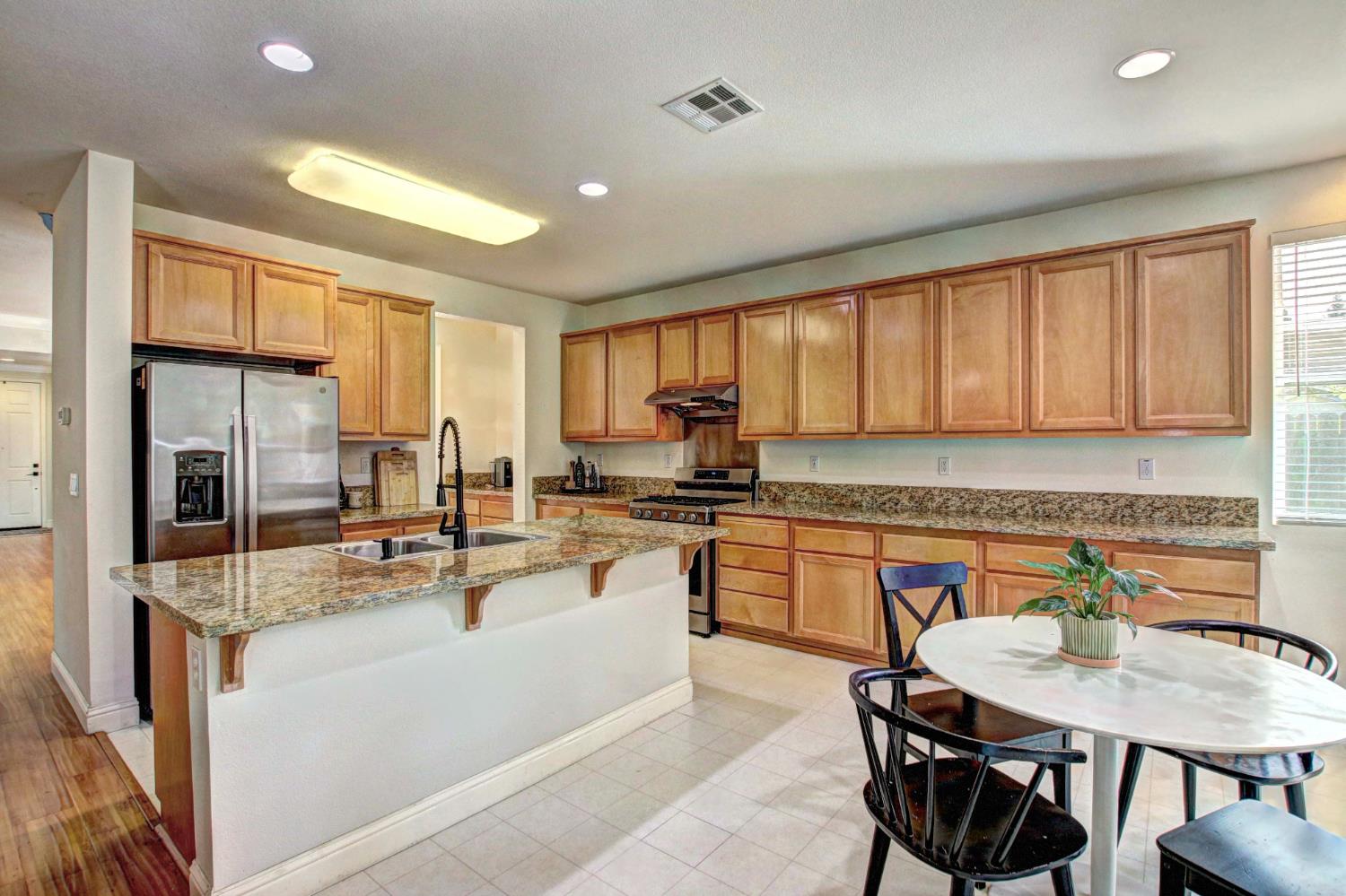 Detail Gallery Image 7 of 58 For 1461 Cortina Rd, West Sacramento,  CA 95691 - 5 Beds | 3 Baths