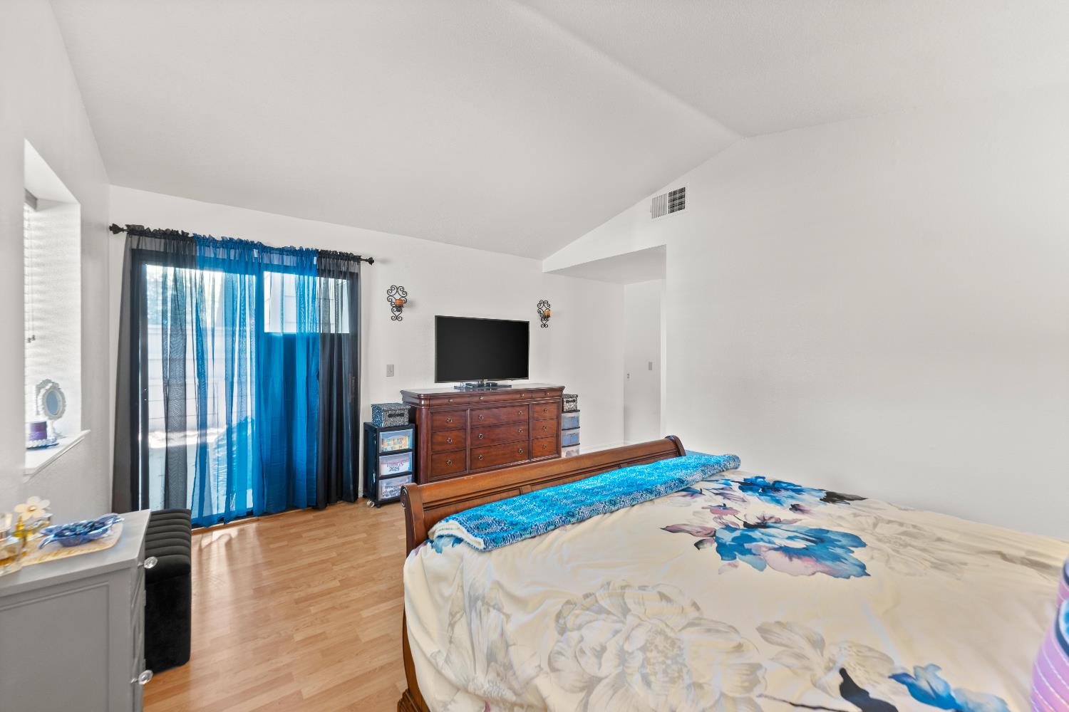 Detail Gallery Image 27 of 53 For 8193 Rose Vine Ln, Fair Oaks,  CA 95628 - 2 Beds | 2 Baths