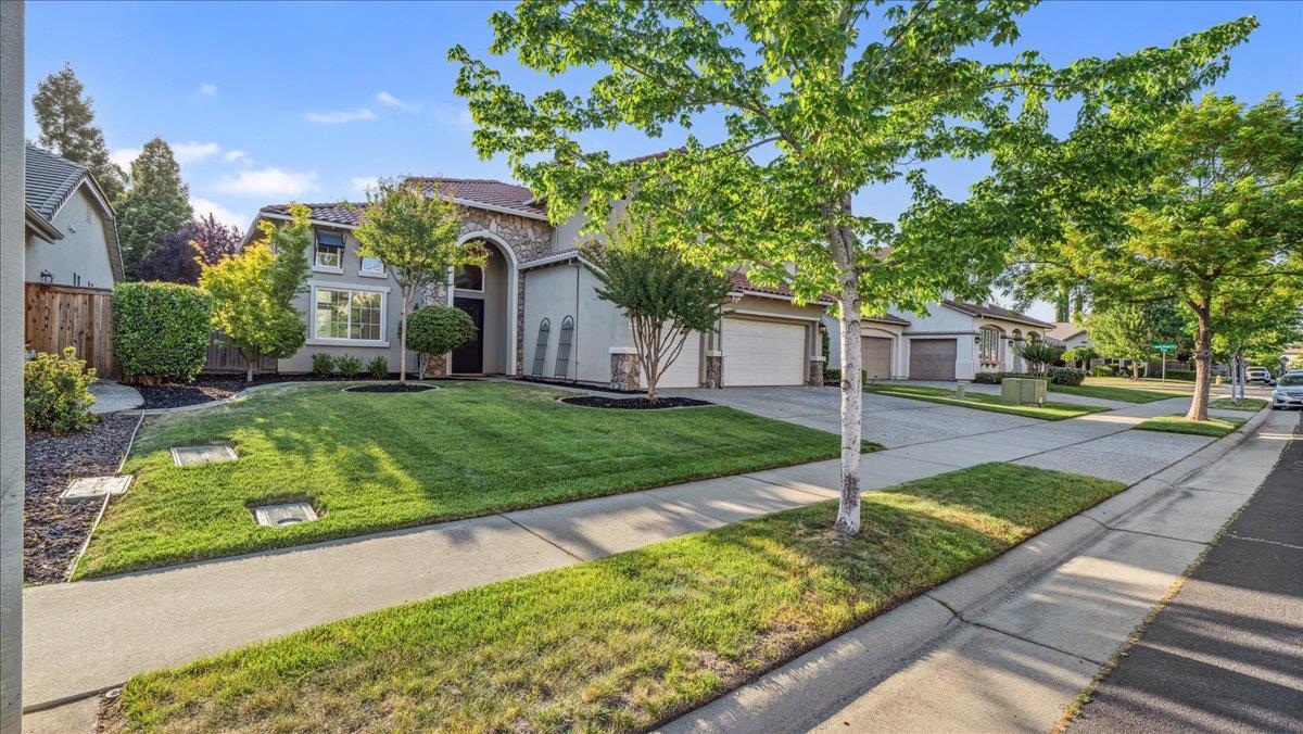 Detail Gallery Image 10 of 57 For 6433 Camellia Point Way, Roseville,  CA 95678 - 4 Beds | 3 Baths