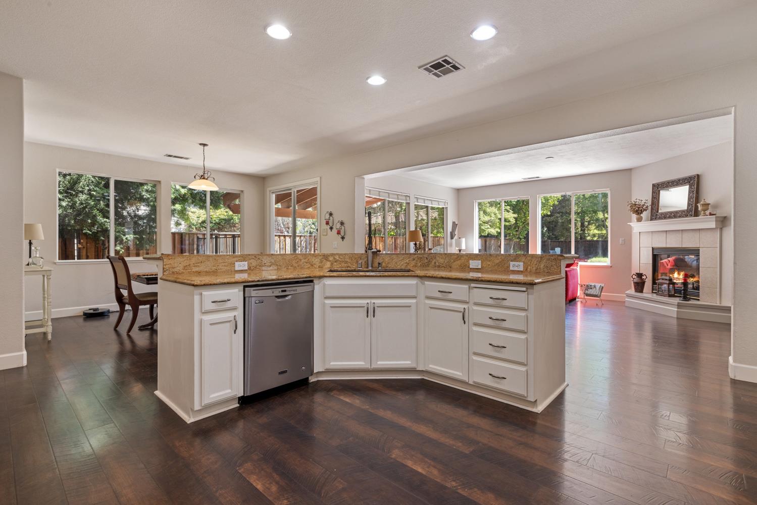 Detail Gallery Image 15 of 67 For 2550 Garazi, Tracy,  CA 95304 - 5 Beds | 3/2 Baths