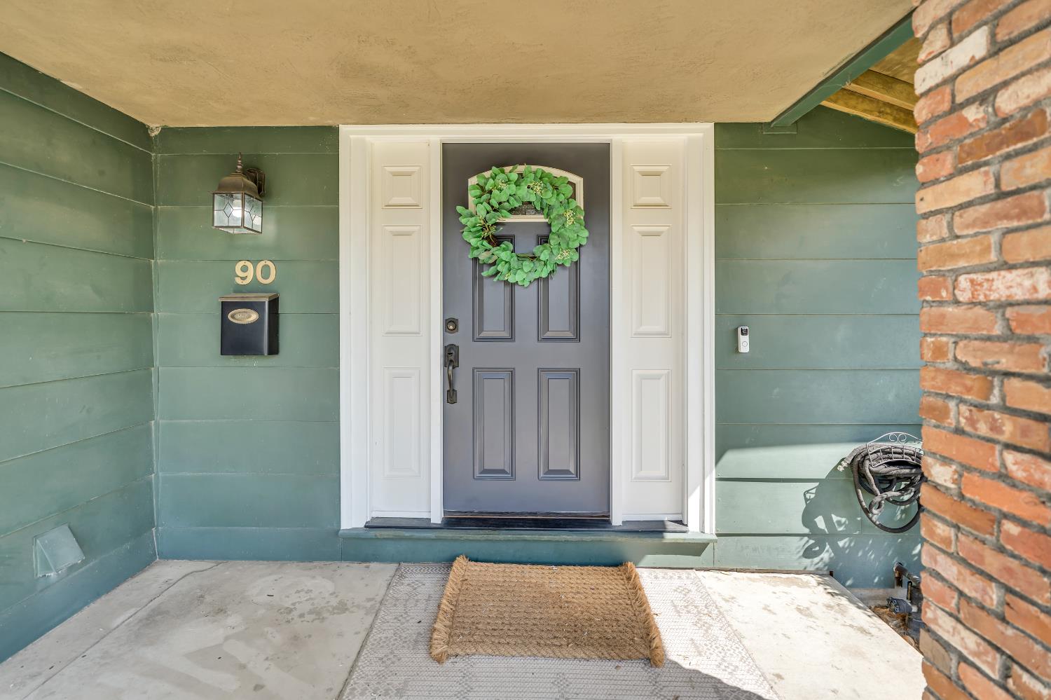 Detail Gallery Image 4 of 48 For 90 Parklite Cir, Sacramento,  CA 95831 - 4 Beds | 2/1 Baths