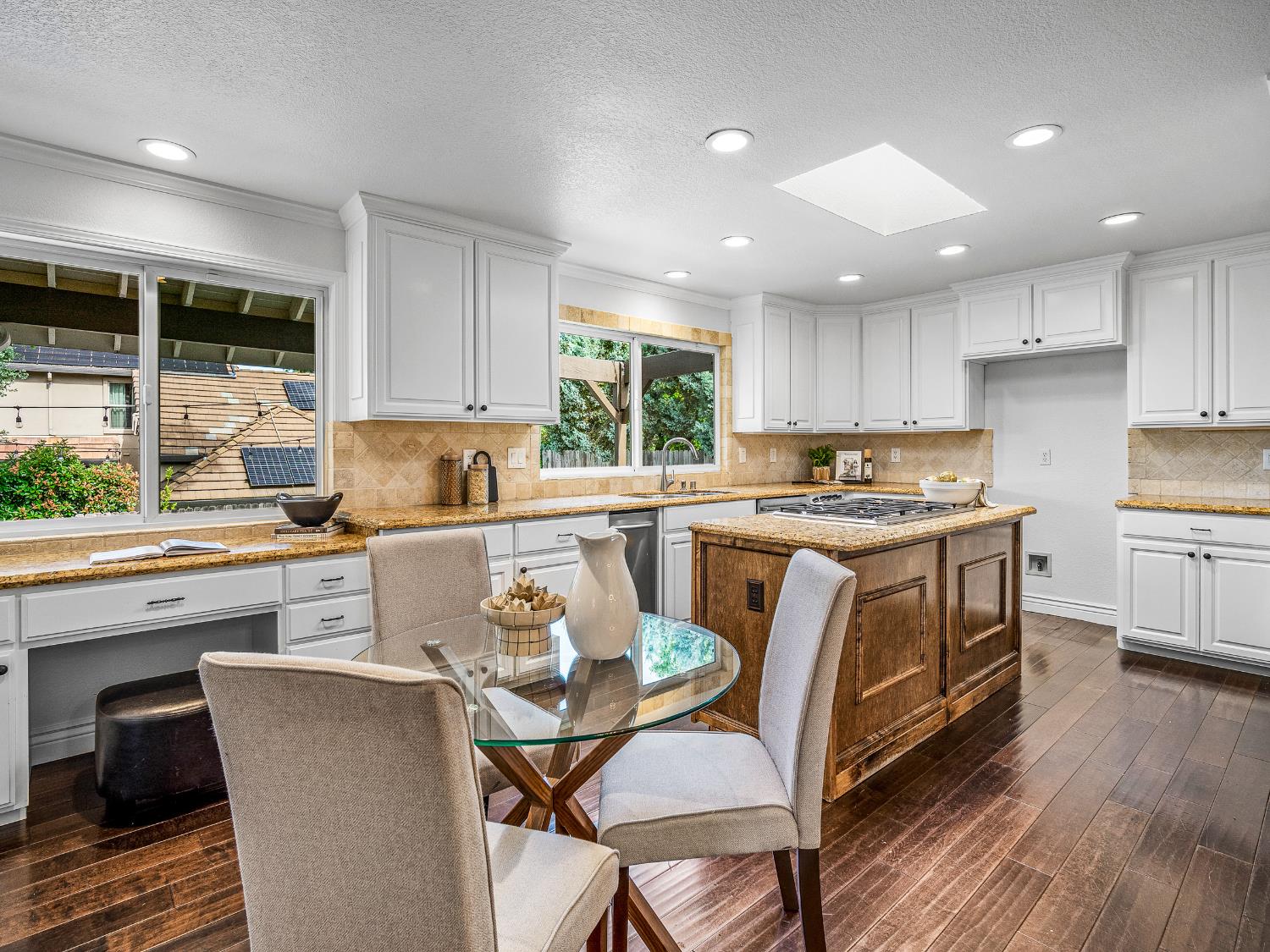 Detail Gallery Image 10 of 50 For 2141 Shelby Circle, El Dorado Hills,  CA 95762 - 4 Beds | 3 Baths
