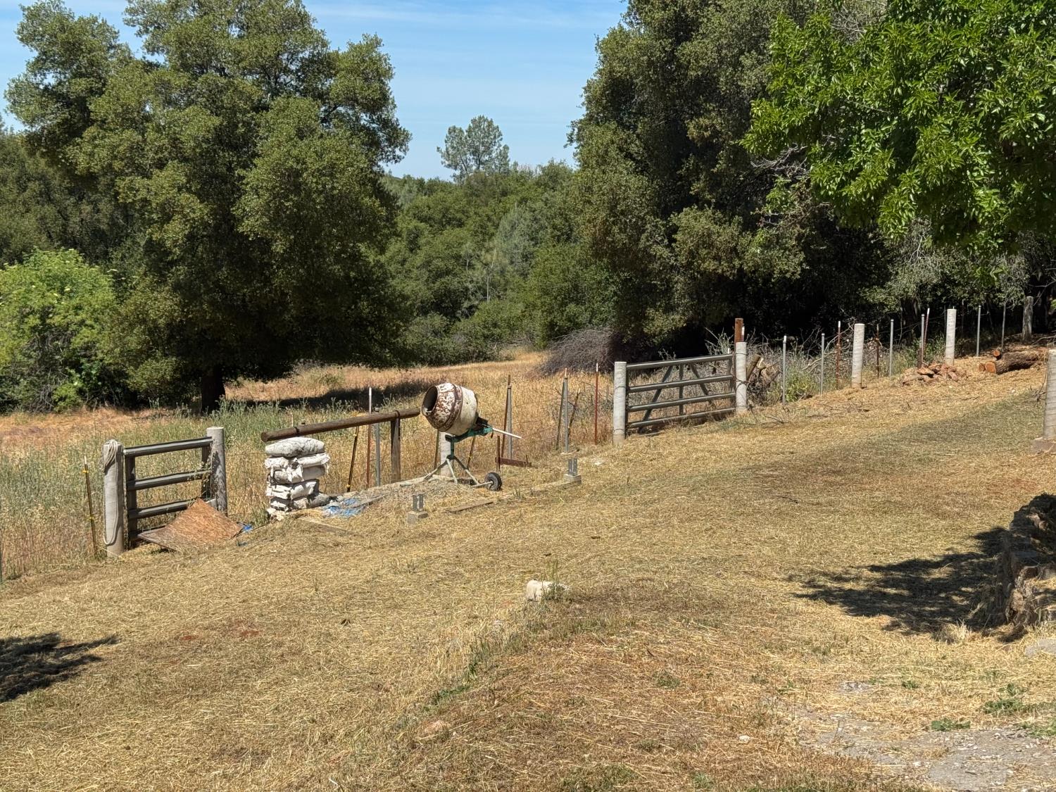 Margarita Court, Coulterville, California image 40