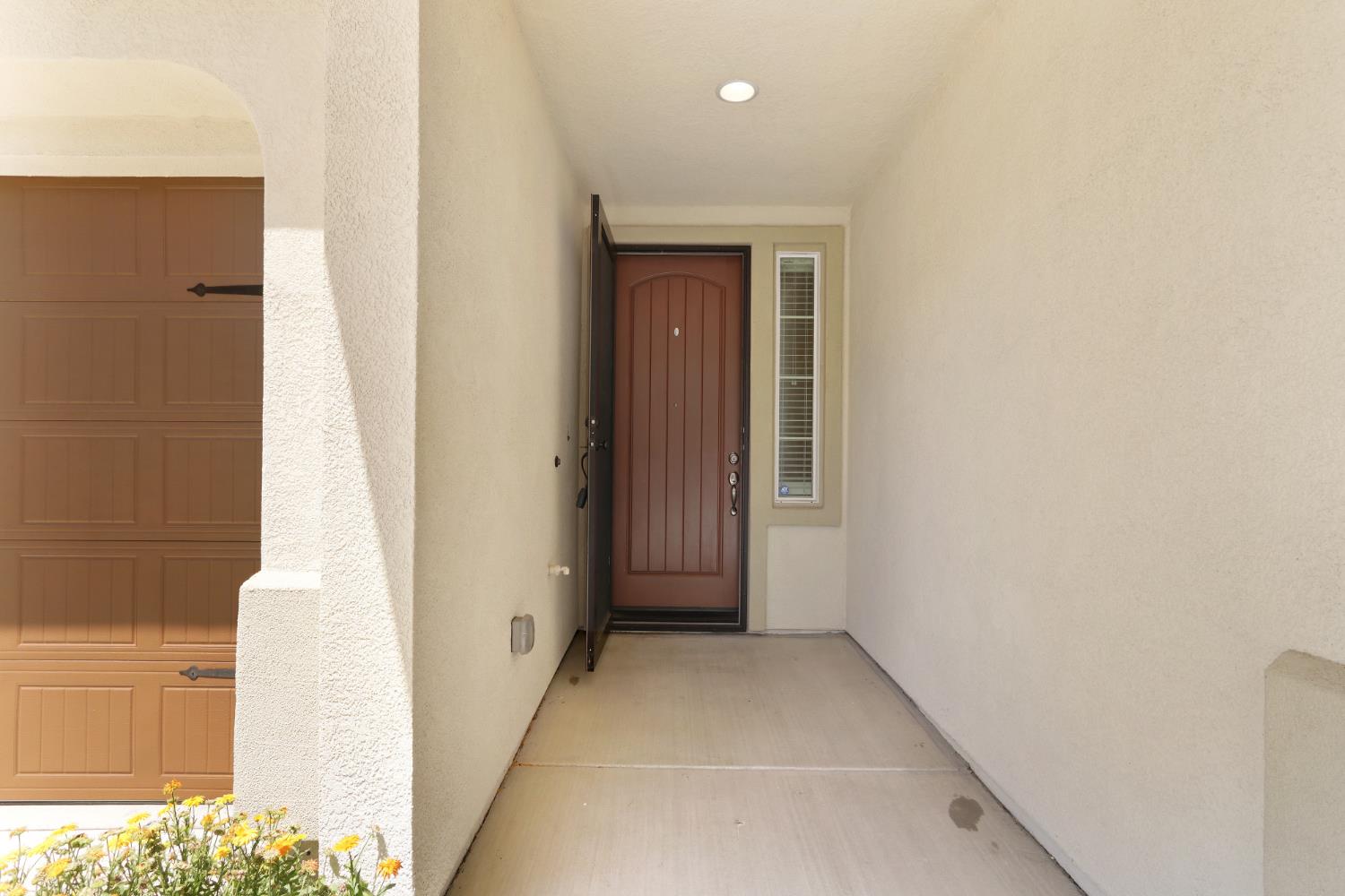 Detail Gallery Image 2 of 52 For 9820 Allen Ranch Way, Elk Grove,  CA 95757 - 4 Beds | 3 Baths