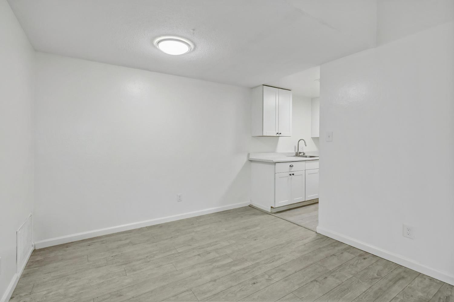 Detail Gallery Image 15 of 43 For 4920 Douvan Ct, Carmichael,  CA 95608 - – Beds | – Baths