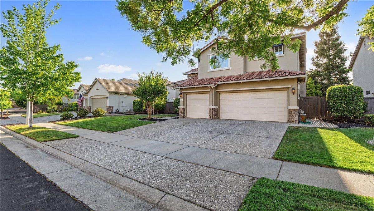 Detail Gallery Image 9 of 57 For 6433 Camellia Point Way, Roseville,  CA 95678 - 4 Beds | 3 Baths