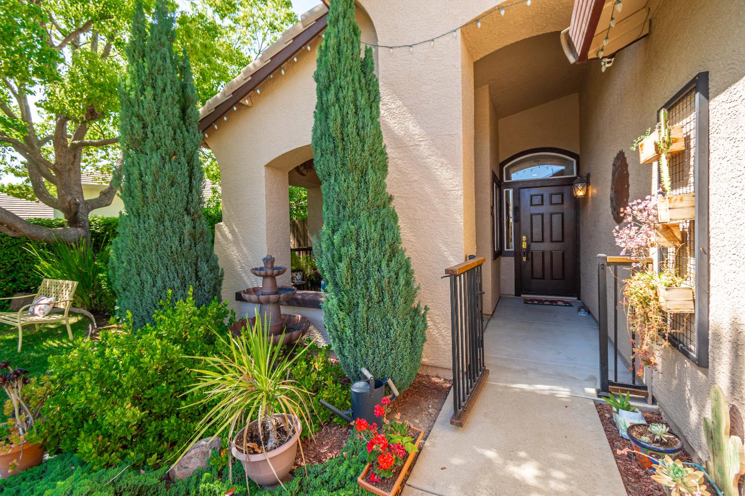 Detail Gallery Image 4 of 48 For 320 Leckenby Way, Folsom,  CA 95630 - 3 Beds | 2 Baths