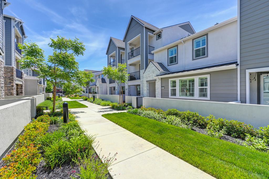 Goldenvue Walk, Sacramento, California image 38