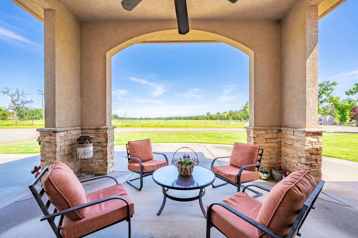 Detail Gallery Image 11 of 89 For 15605 Johnson Rd, Red Bluff,  CA 96080 - 4 Beds | 4 Baths
