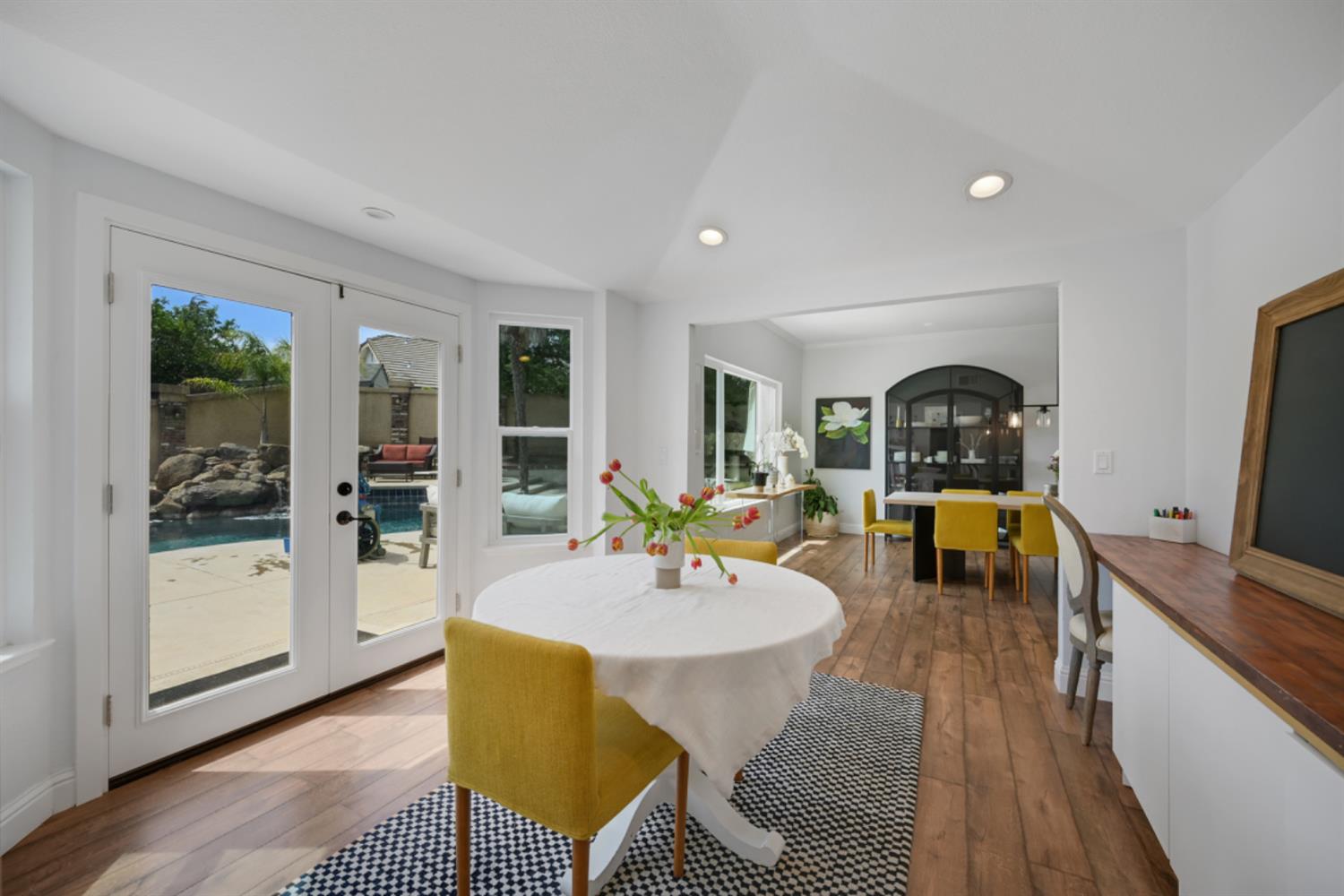 Detail Gallery Image 10 of 84 For 109 Bermuda Ct, Roseville,  CA 95678 - 4 Beds | 2/2 Baths