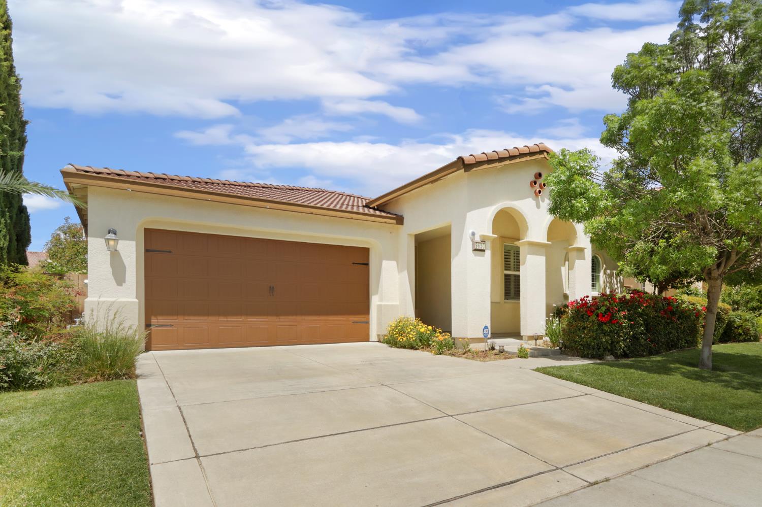 Detail Gallery Image 1 of 52 For 9820 Allen Ranch Way, Elk Grove,  CA 95757 - 4 Beds | 3 Baths
