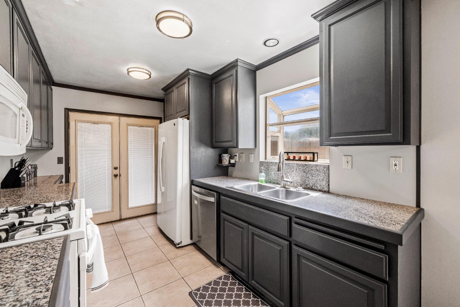 Detail Gallery Image 11 of 19 For 5956 York Glen, Sacramento,  CA 95842 - 3 Beds | 1 Baths