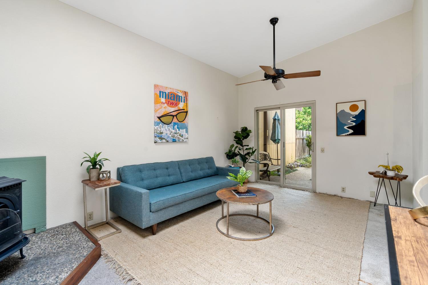 Detail Gallery Image 6 of 30 For 1738 Bannon Creek Dr, Sacramento,  CA 95833 - 3 Beds | 2 Baths