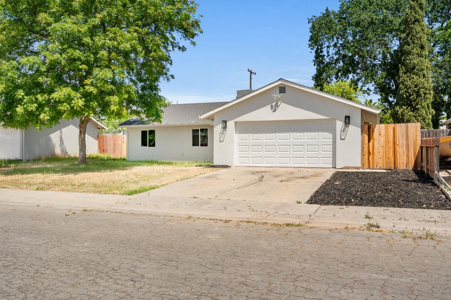 Detail Gallery Image 4 of 49 For 6716 Superior, North Highlands,  CA 95660 - 3 Beds | 2 Baths