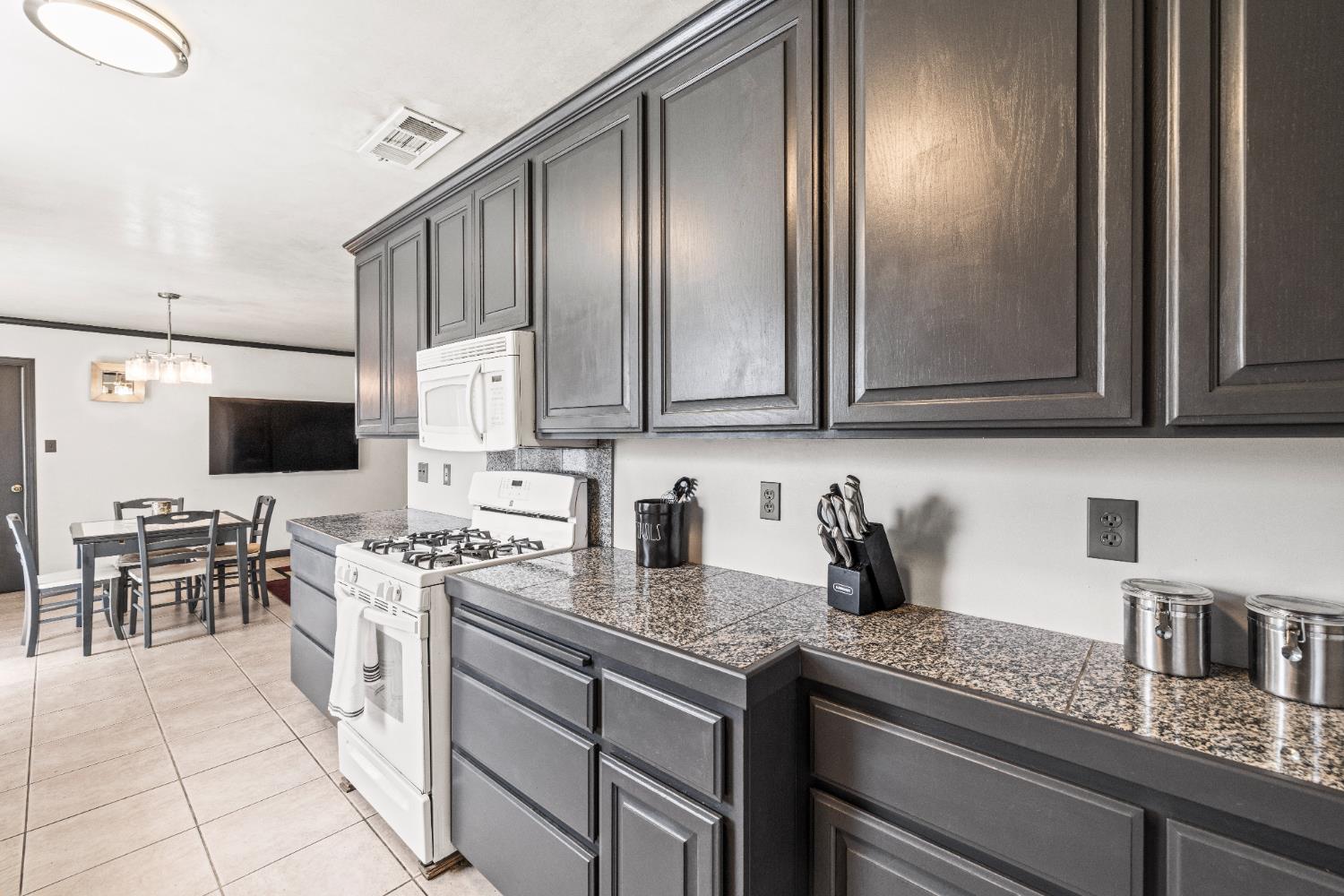 Detail Gallery Image 10 of 19 For 5956 York Glen, Sacramento,  CA 95842 - 3 Beds | 1 Baths