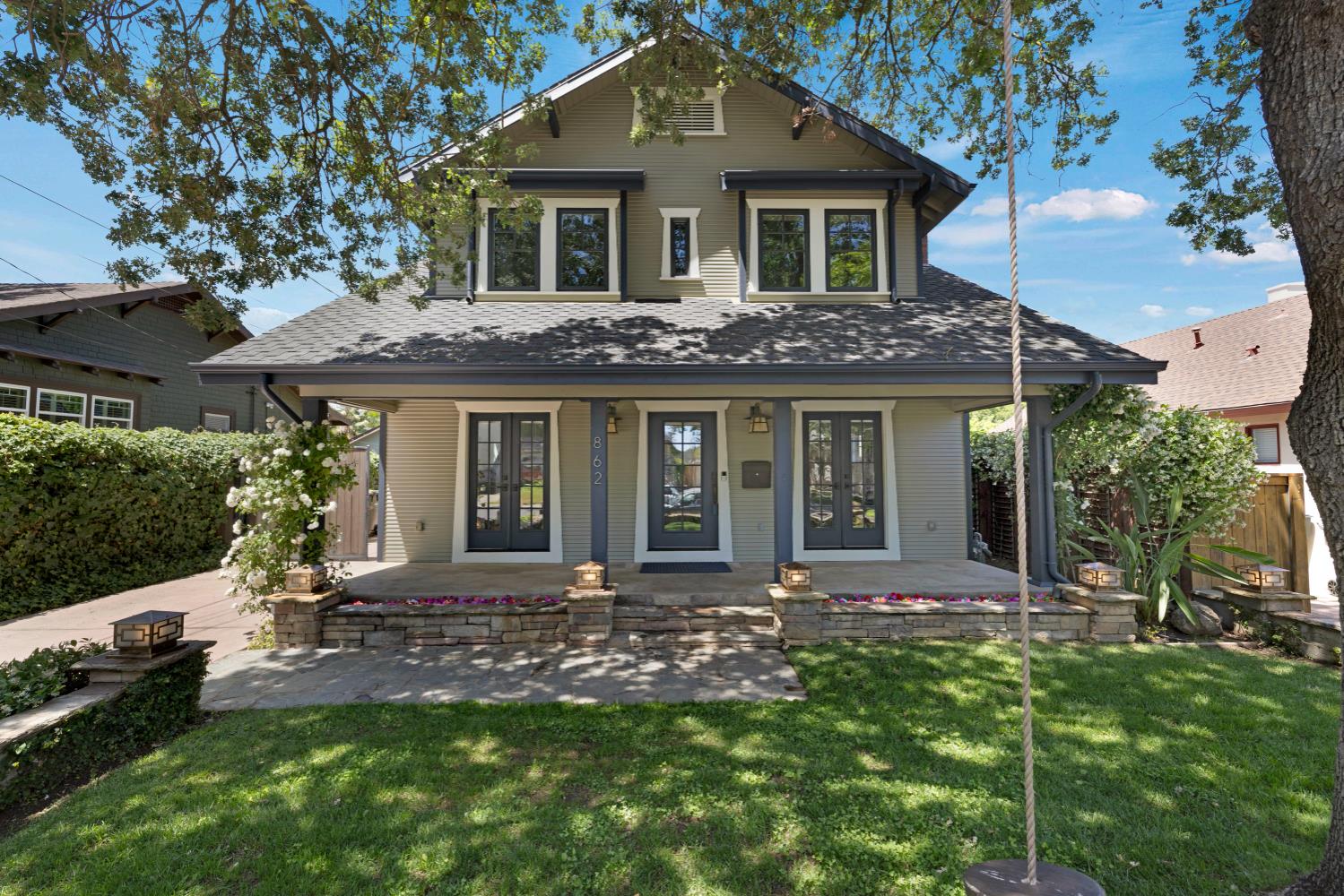 Detail Gallery Image 1 of 31 For 862 38th St, Sacramento,  CA 95816 - 3 Beds | 2/1 Baths