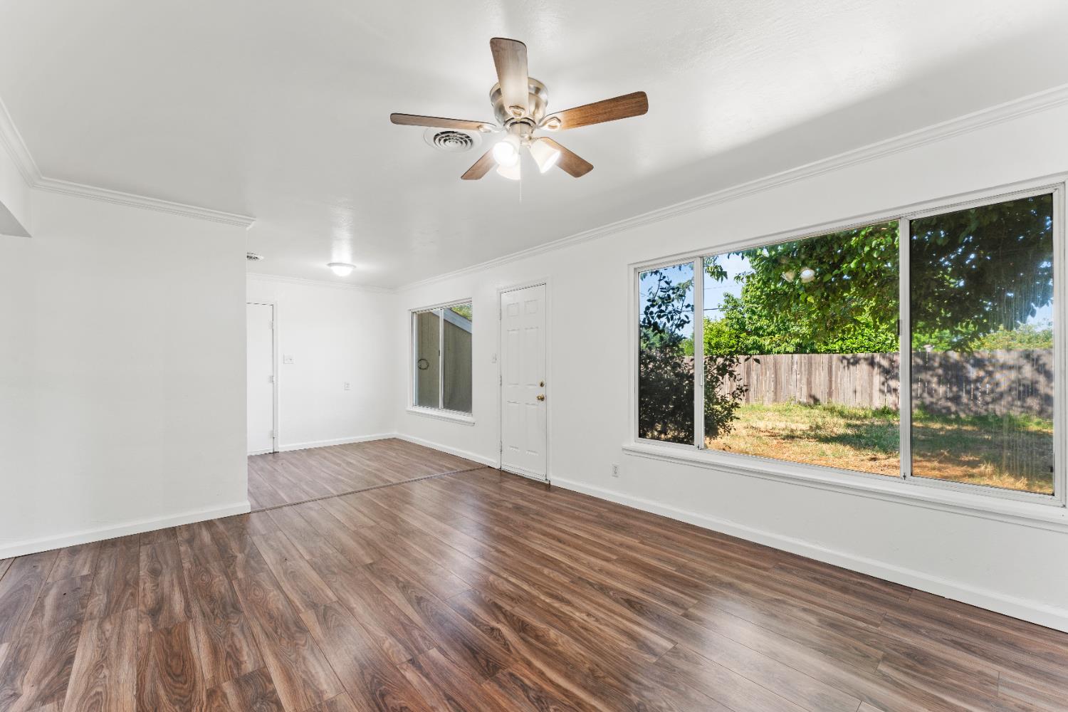 Detail Gallery Image 6 of 23 For 5741 San Vincente Way, North Highlands,  CA 95660 - 3 Beds | 1 Baths