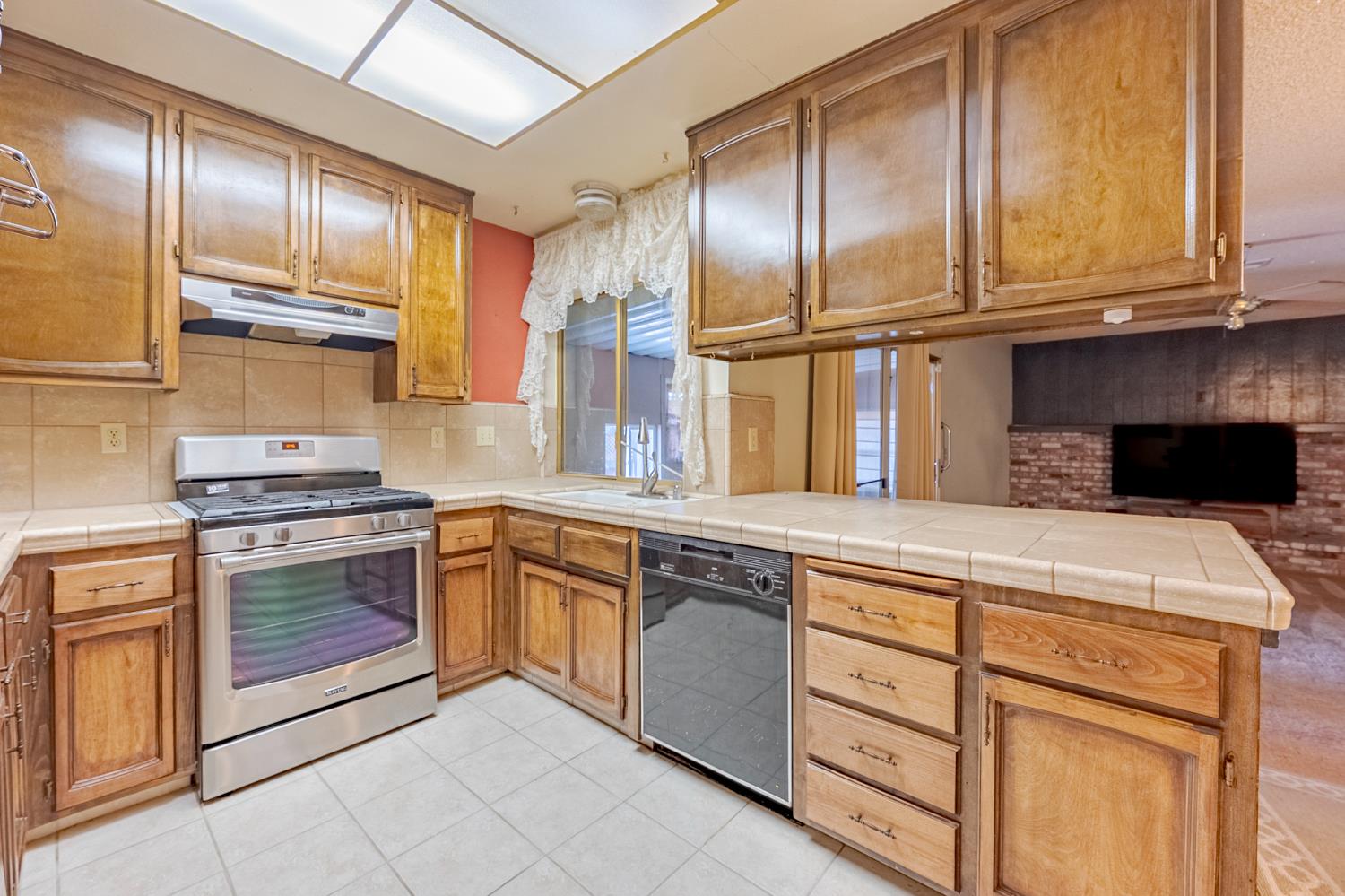 Detail Gallery Image 12 of 37 For 3557 M, Merced,  CA 95348 - 3 Beds | 2 Baths