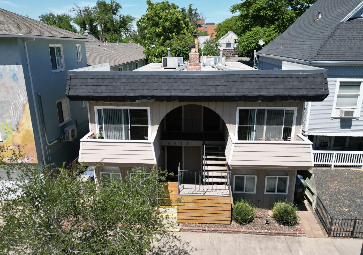 Detail Gallery Image 4 of 43 For 2525 N St, Sacramento,  CA 95816 - – Beds | – Baths