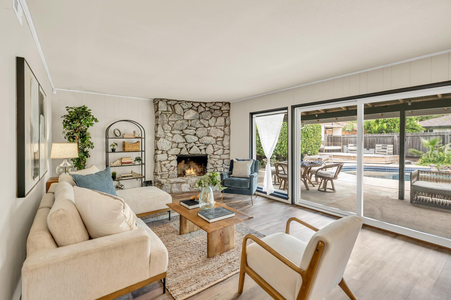 Detail Gallery Image 25 of 48 For 90 Parklite Cir, Sacramento,  CA 95831 - 4 Beds | 2/1 Baths