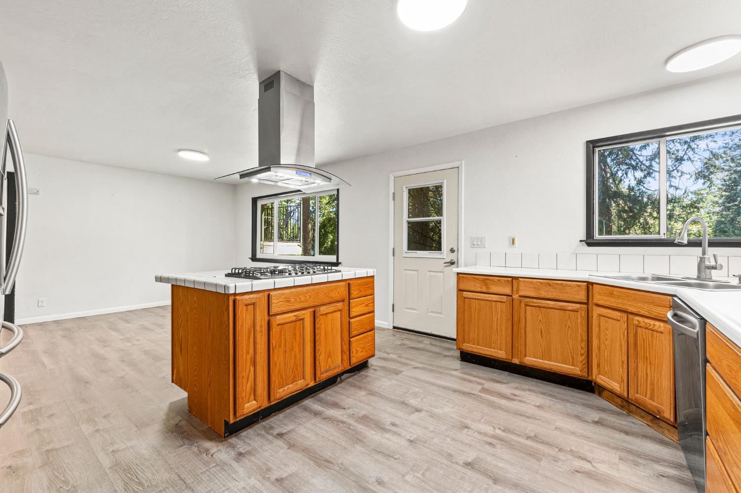 Detail Gallery Image 13 of 44 For 2809 Gardella Ln, Camino,  CA 95709 - 4 Beds | 3/3 Baths