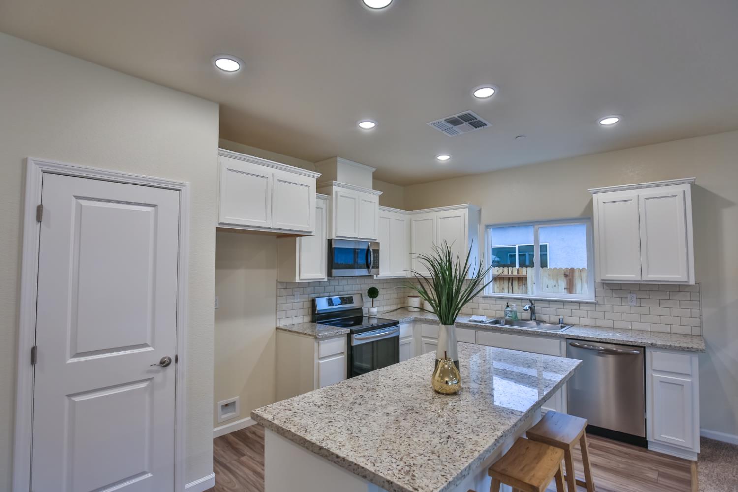 Detail Gallery Image 4 of 5 For 9109 Turnbull Ct, Elk Grove,  CA 95758 - 3 Beds | 2 Baths