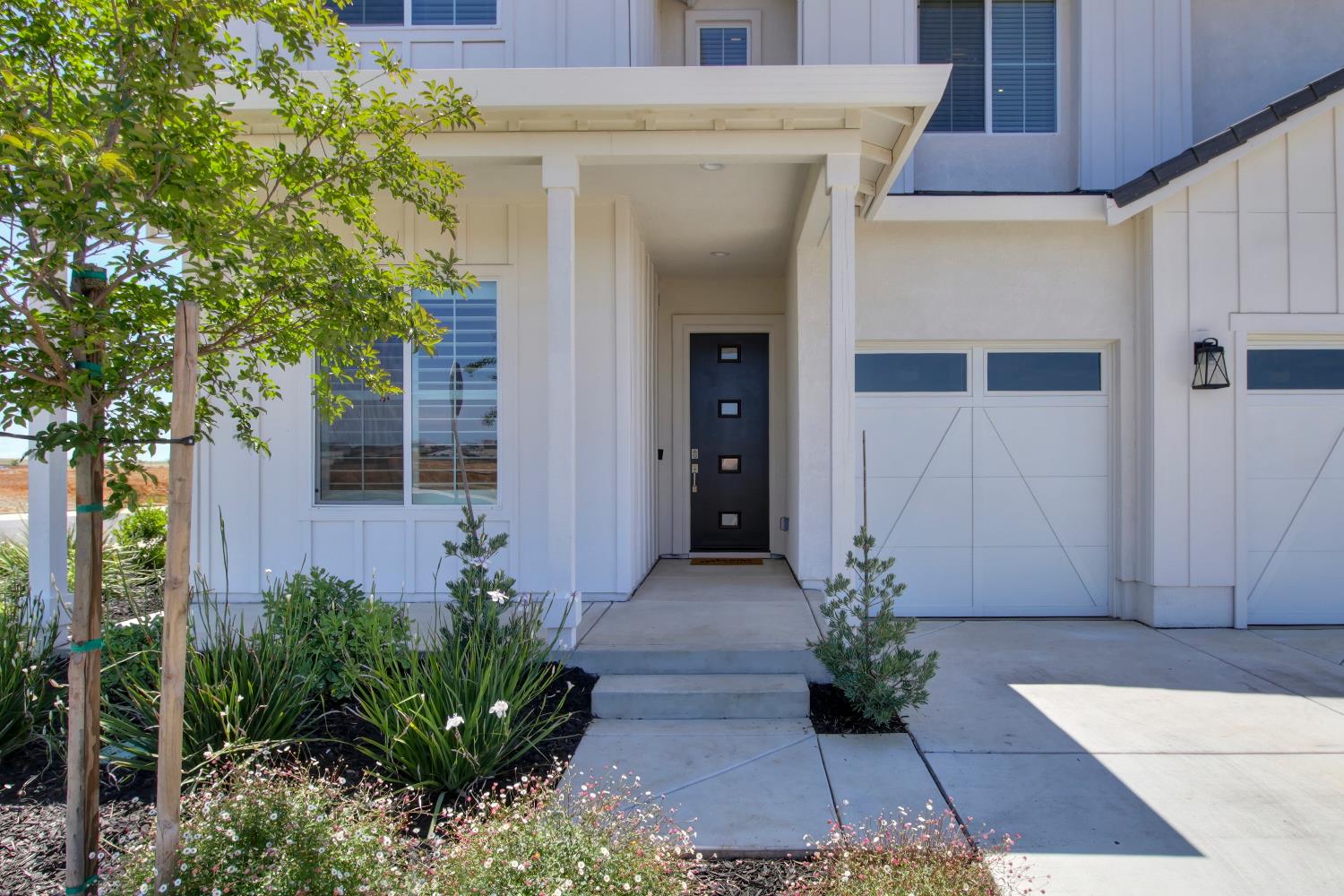 Detail Gallery Image 2 of 69 For 12818 Mission Peak Way, Rancho Cordova,  CA 95742 - 5 Beds | 4/1 Baths