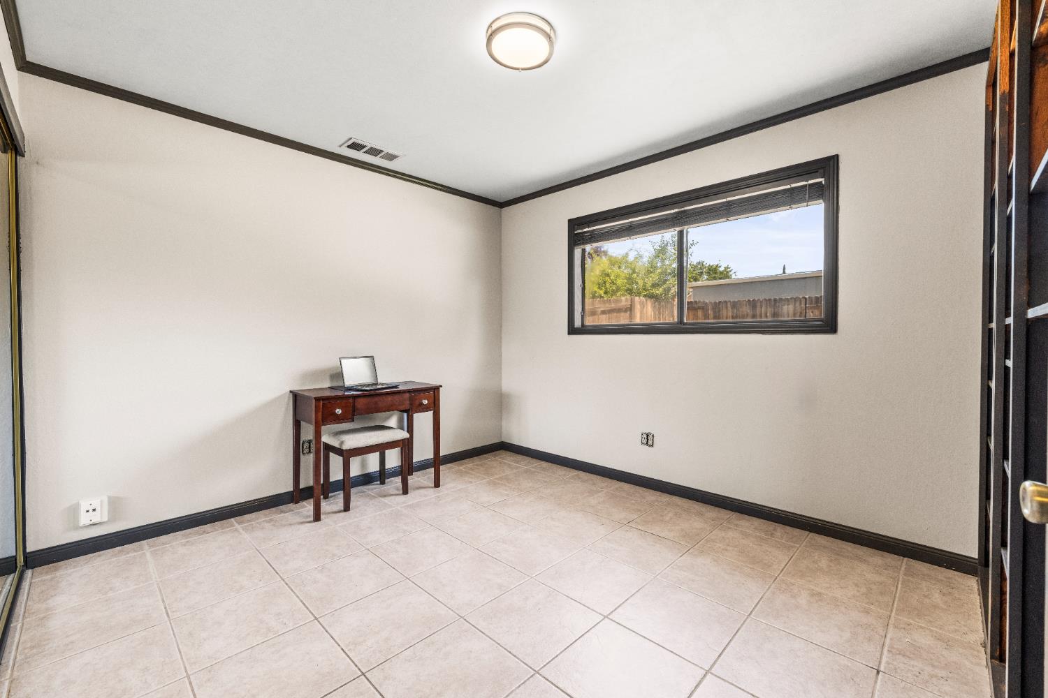 Detail Gallery Image 13 of 19 For 5956 York Glen, Sacramento,  CA 95842 - 3 Beds | 1 Baths