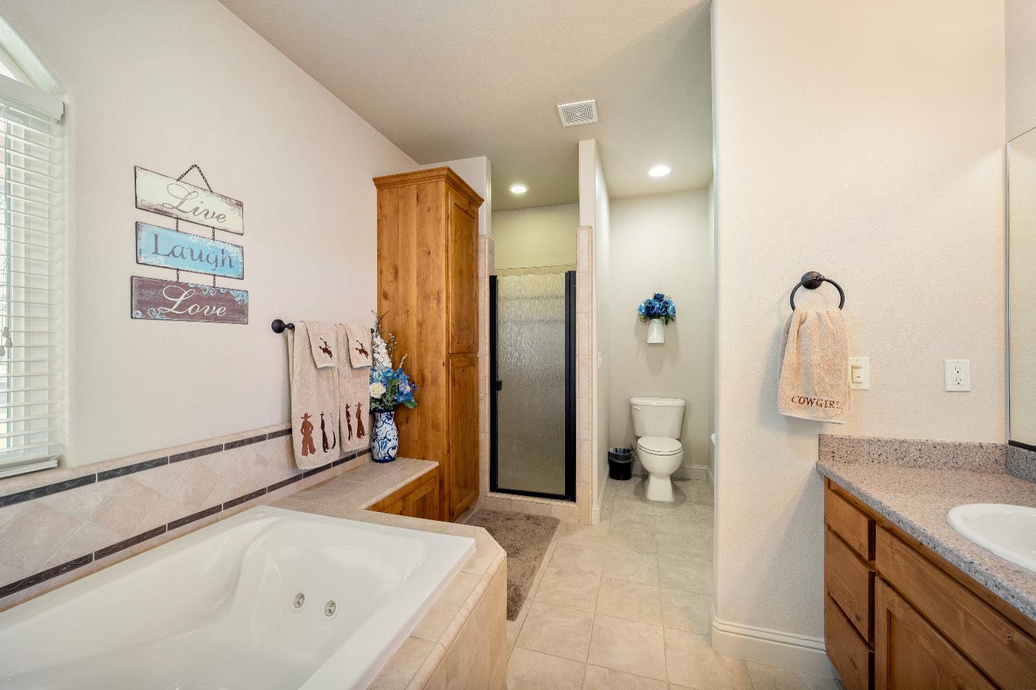 Detail Gallery Image 16 of 89 For 15605 Johnson Rd, Red Bluff,  CA 96080 - 4 Beds | 4 Baths