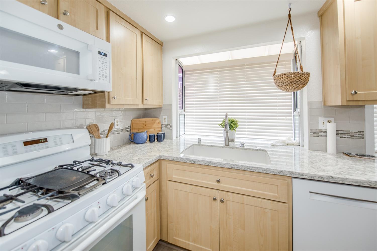 Detail Gallery Image 12 of 44 For 377 Porter St, Woodland,  CA 95695 - 3 Beds | 2 Baths