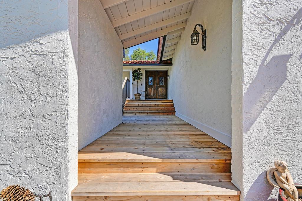 Detail Gallery Image 9 of 58 For 6895 Country Ct, Granite Bay,  CA 95746 - 4 Beds | 3 Baths