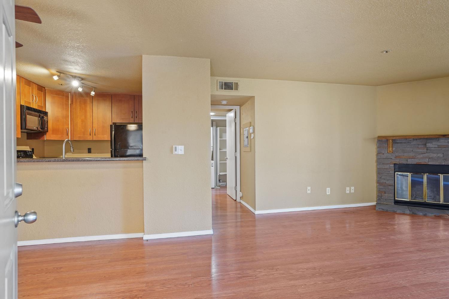 Photo #2: 225063019 Listing 