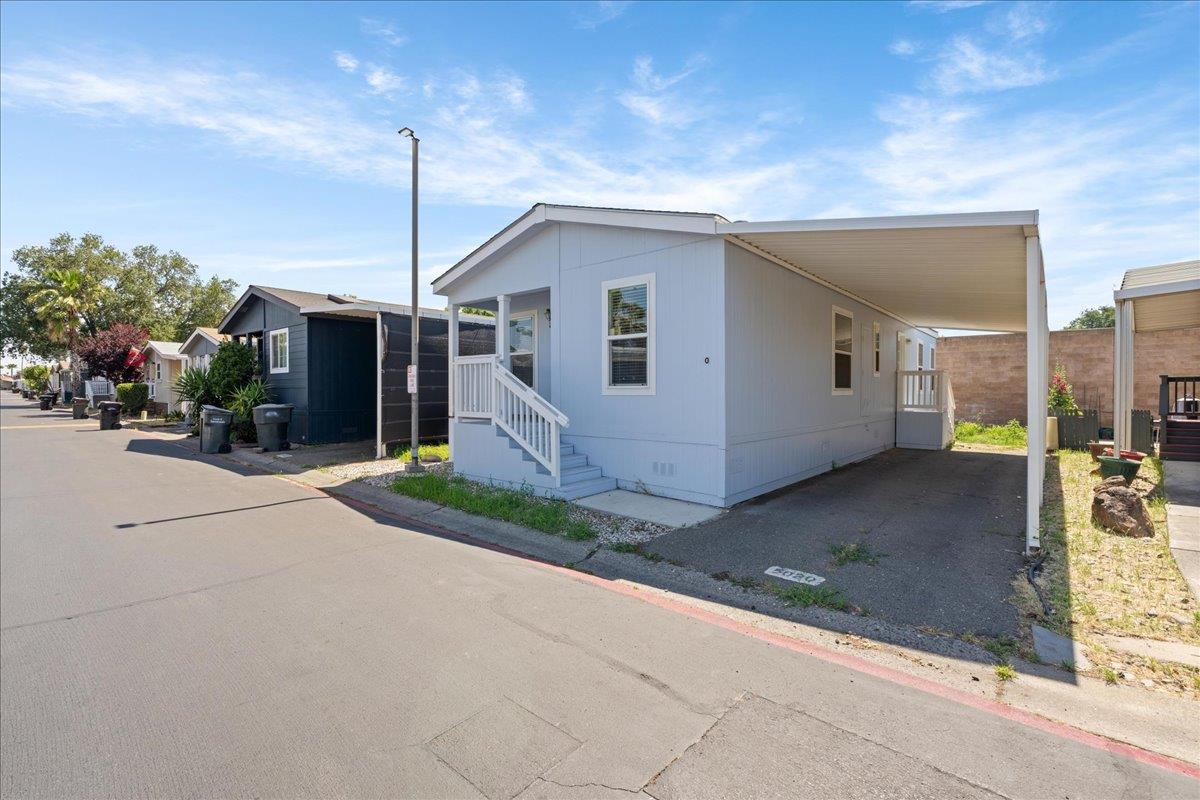 Detail Gallery Image 2 of 32 For 5020 Valley Forge, North Highlands,  CA 95660 - 3 Beds | 2 Baths