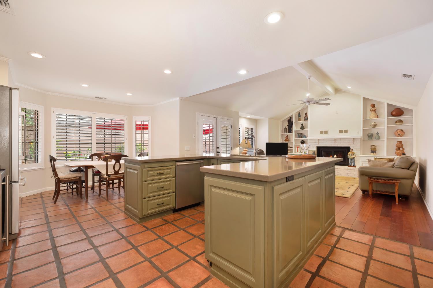 Detail Gallery Image 12 of 68 For 6441 via Del Cerrito, Sloughhouse,  CA 95683 - 3 Beds | 2/1 Baths