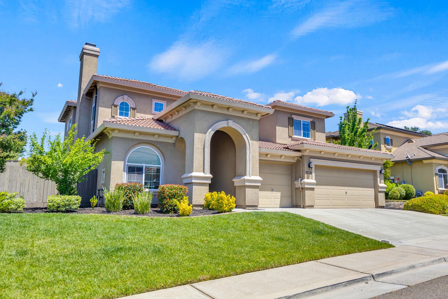 Detail Gallery Image 2 of 76 For 8530 Mandorla Cir, Orangevale,  CA 95662 - 4 Beds | 3/1 Baths