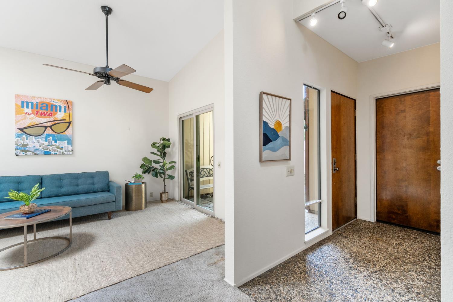 Detail Gallery Image 5 of 30 For 1738 Bannon Creek Dr, Sacramento,  CA 95833 - 3 Beds | 2 Baths