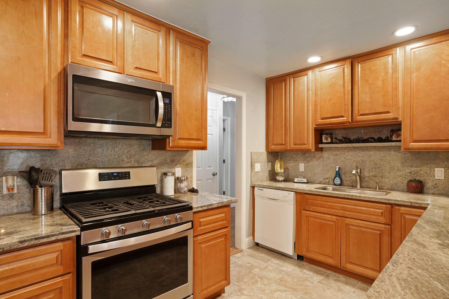 Detail Gallery Image 15 of 34 For 217 E Mayfair Ave, Stockton,  CA 95207 - 3 Beds | 2 Baths
