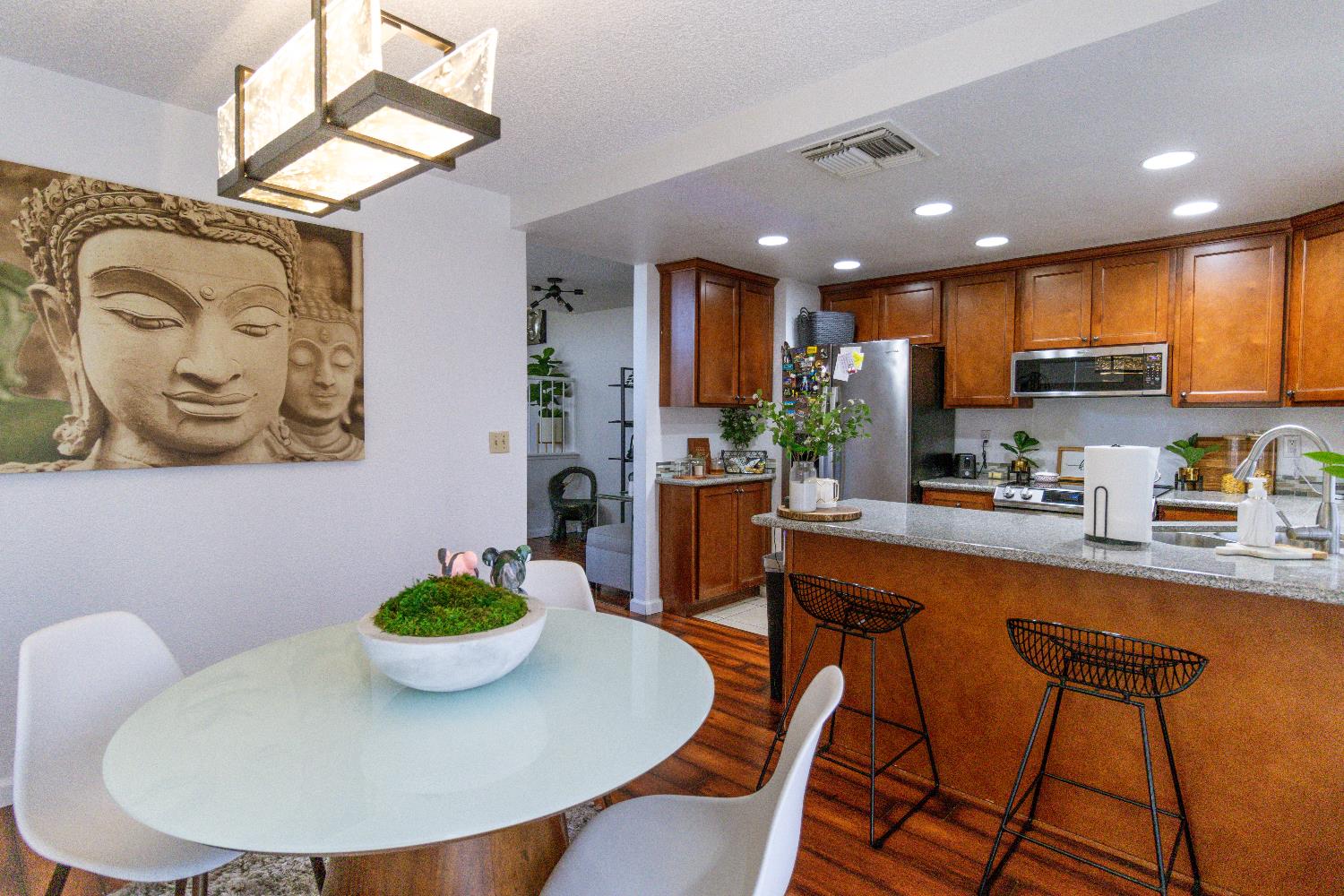 Detail Gallery Image 9 of 20 For 8 Tide Ct, Sacramento,  CA 95833 - 3 Beds | 2/1 Baths