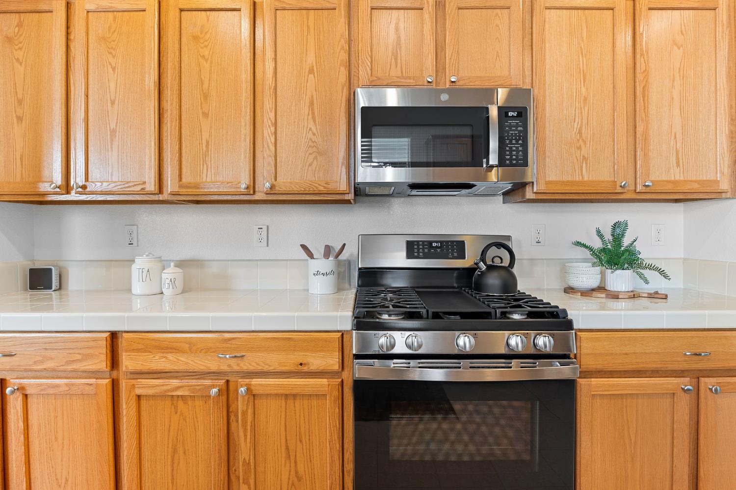 Detail Gallery Image 14 of 66 For 2339 Ryedale Ln, Sacramento,  CA 95835 - 2 Beds | 2 Baths