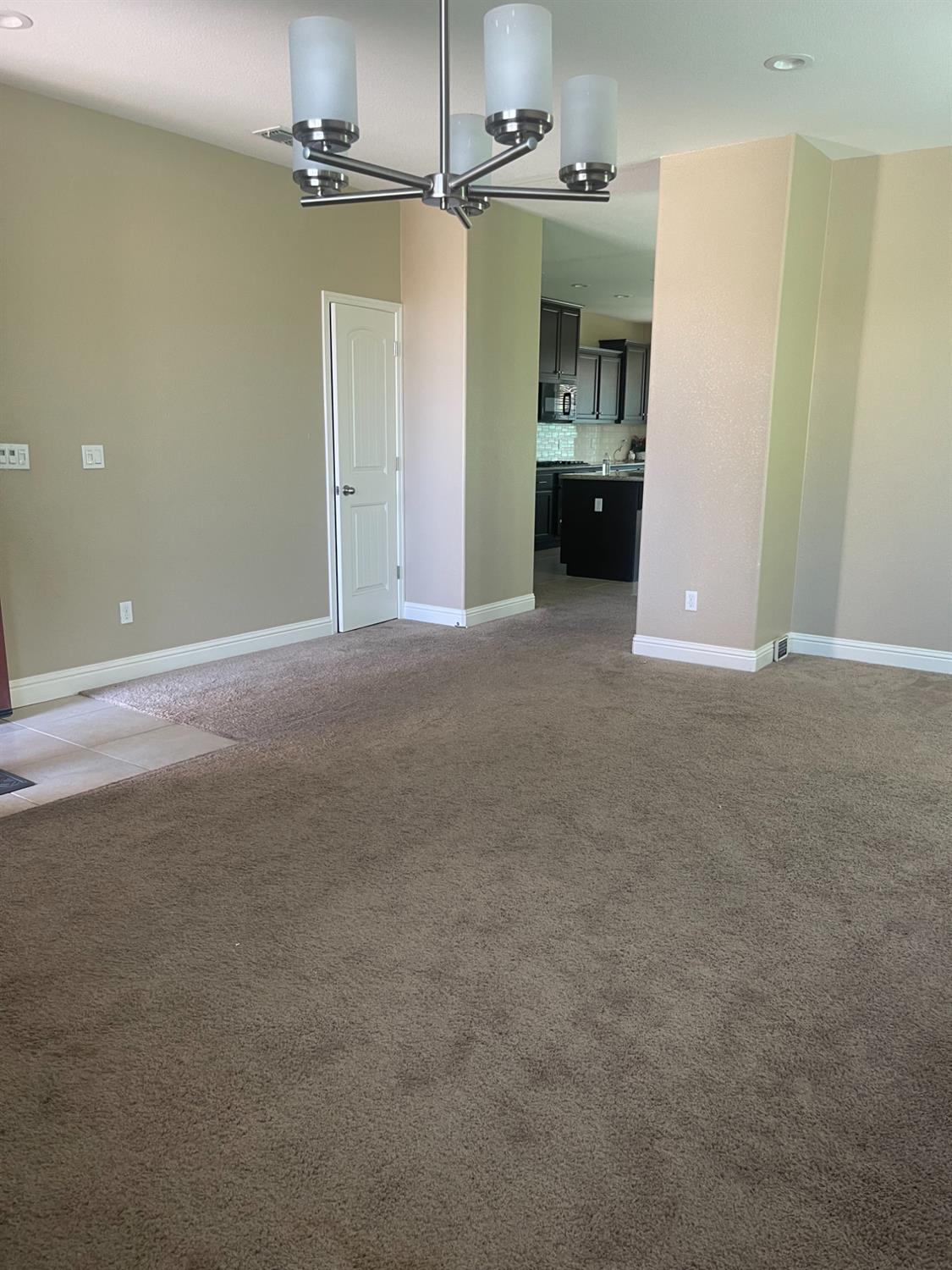 Detail Gallery Image 7 of 18 For 2013 Gus Villalta Dr, Los Banos,  CA 93635 - 4 Beds | 2 Baths