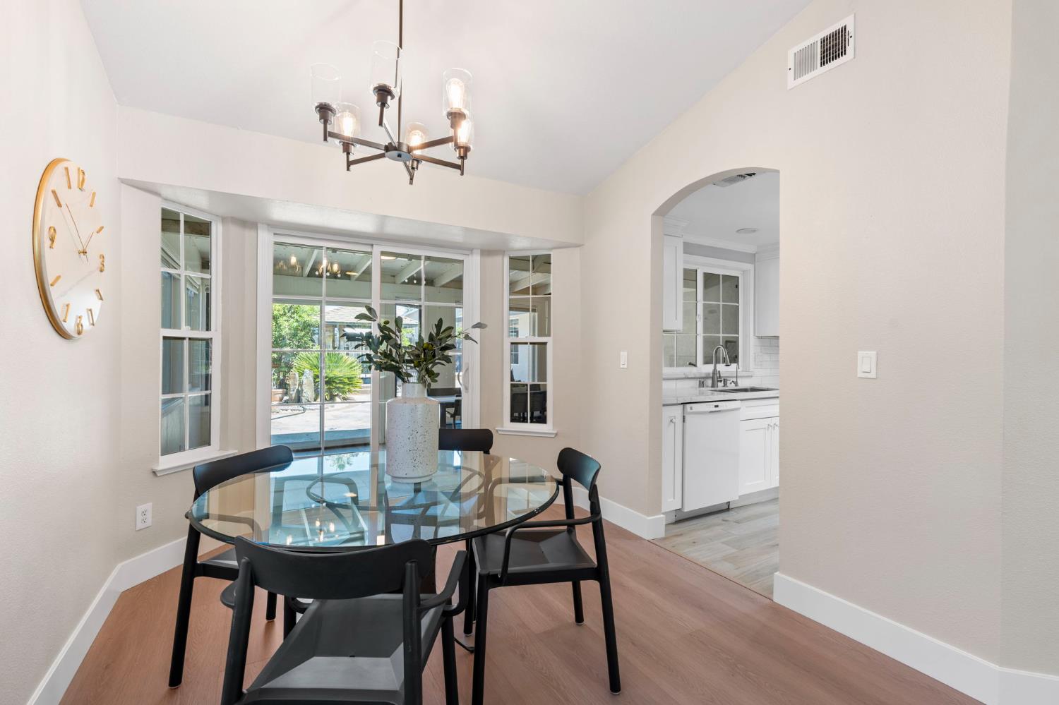Detail Gallery Image 7 of 26 For 1406 Santa Fe Cir, Roseville,  CA 95678 - 4 Beds | 2 Baths